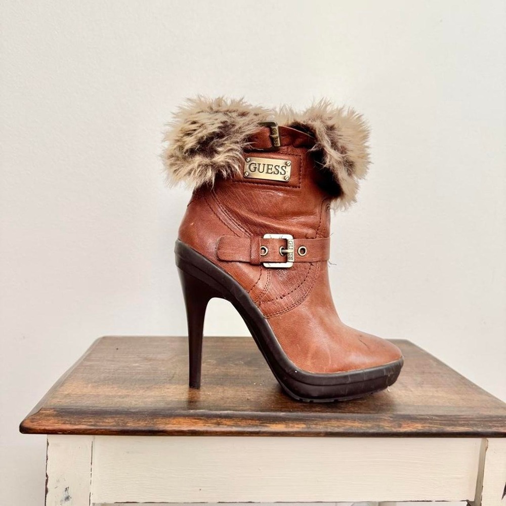 Y2K GUESS brown leather platform heeled boot faux fur trim buckles